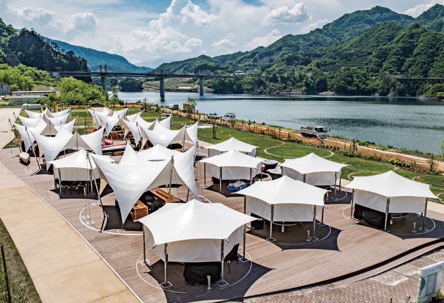 グランピング施設やバーベキューラウンジ